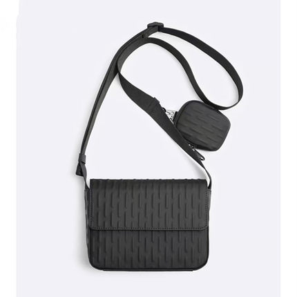 ZARA新款男包高级感压胶斜挎包潮流男士百搭时尚单肩包休闲小方包