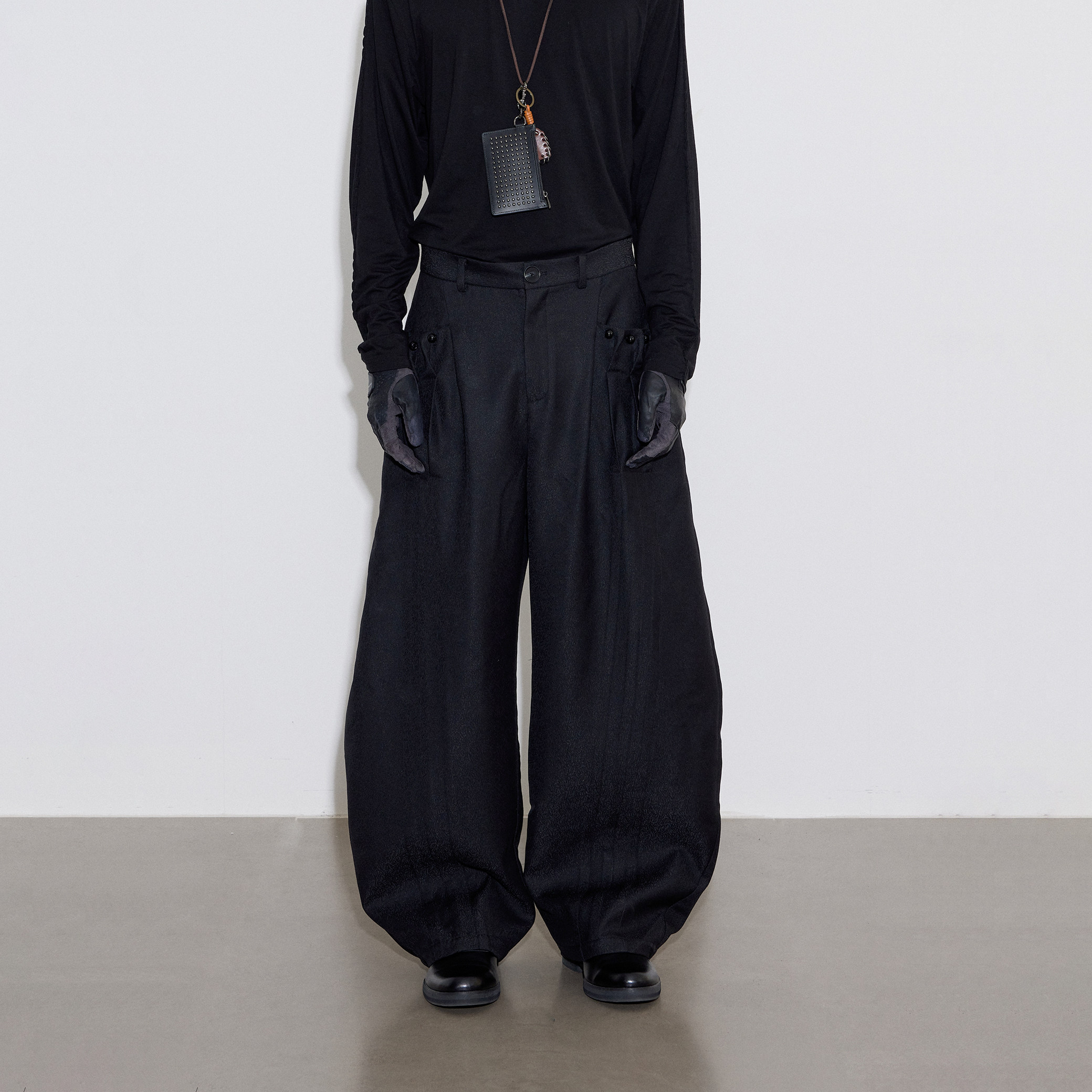 SoleMass Pioneer 立体压褶阔腿裤 暗纹面料 钉珠设计 先锋弯刀裤