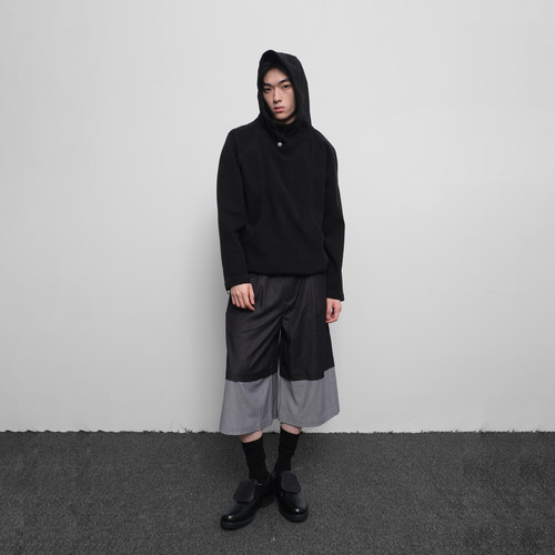 SoleMass HOODED CROP 裁剪连帽卫衣 下摆抽绳 黑色百搭立领上衣