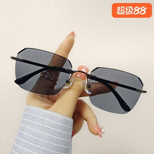 变色无框近视眼镜男配有度数100 150 200 300度防蓝光近视镜男款