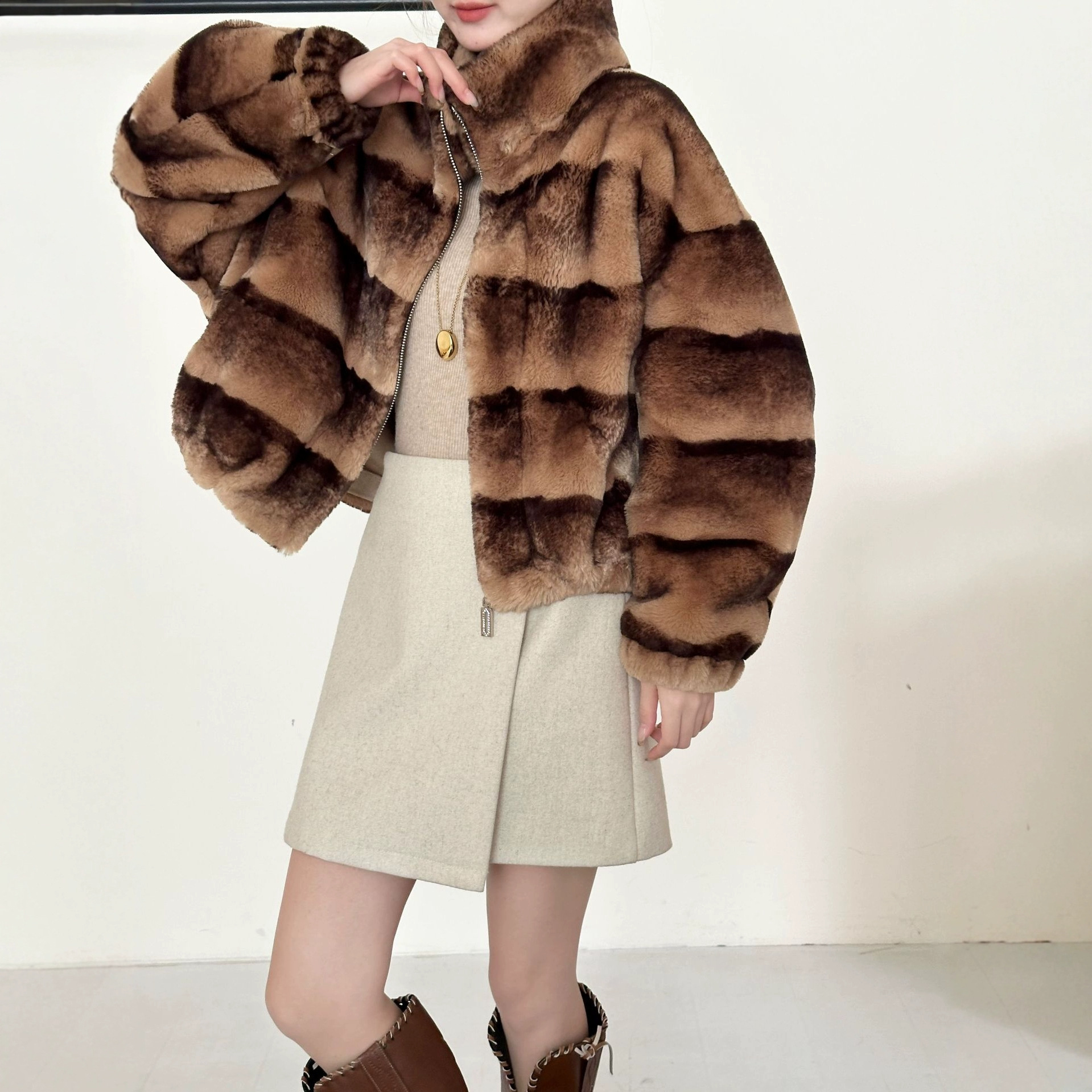 R名媛风仿獭兔皮毛一体撞皮草
