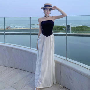 一字肩抹胸连衣裙女春夏马来西亚多巴胺海岛穿搭海边沙滩长裙礼服