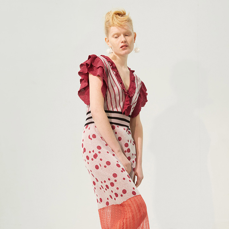 原创设计师Lou de Nannan通勤红色浪漫波点v领拼接提花针织连衣裙-封面