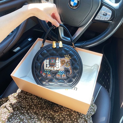 CallmeKitten高级感轻奢铆钉圆饼