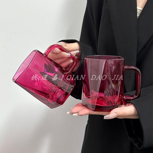钱道嘉玫红色几何杯带把手果汁杯