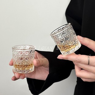 新款 宝石纹轻奢一口杯烈酒杯迷你小酒杯浮雕加厚玻璃白酒杯子套装