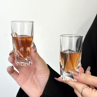 迷你不规则扭转杯一两小酒杯玻璃杯家用高颜值复古烈酒酒杯一口杯