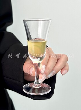 高脚玻璃白酒杯湿云一口杯烈酒杯家用酒具威士忌郁金香品鉴闻香杯