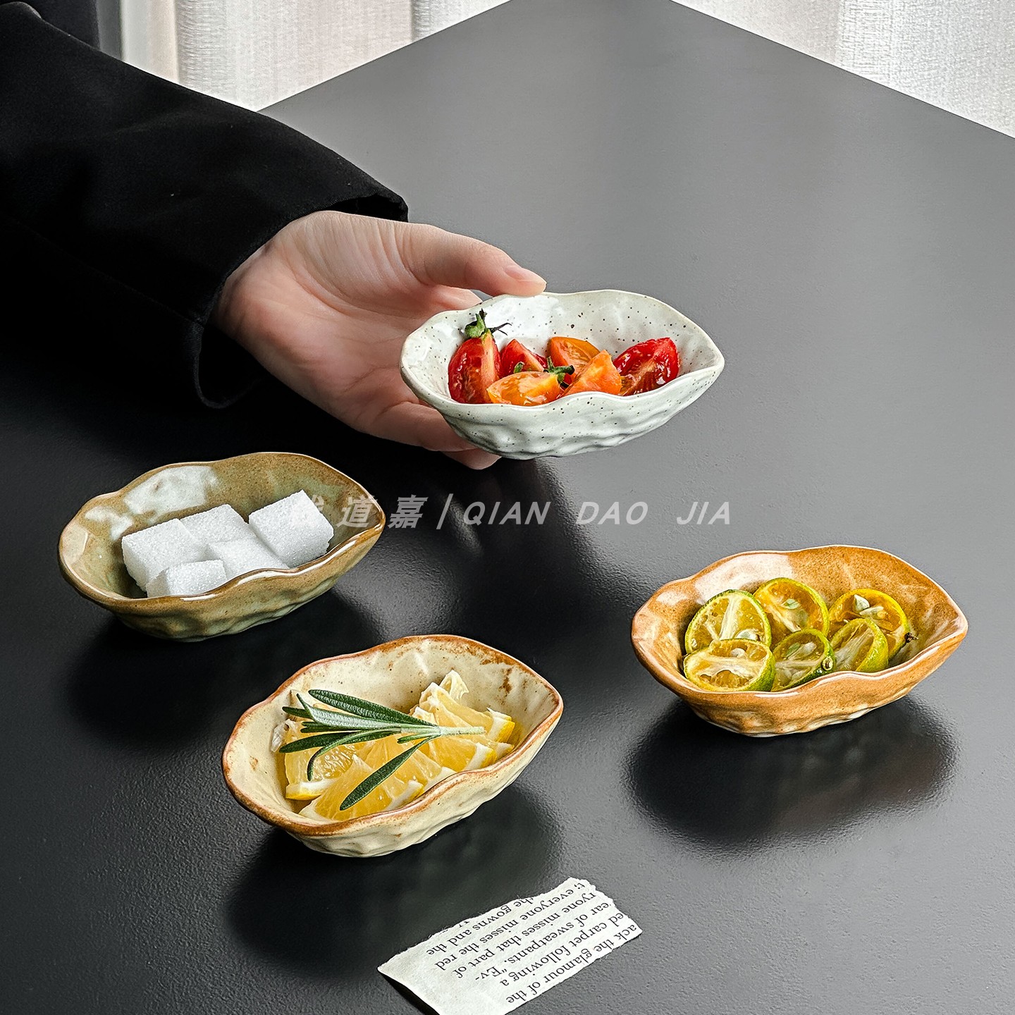 日式粗陶碟不规则果盘碟高档陶瓷餐具复古调酱碟高颜值家用小菜碟