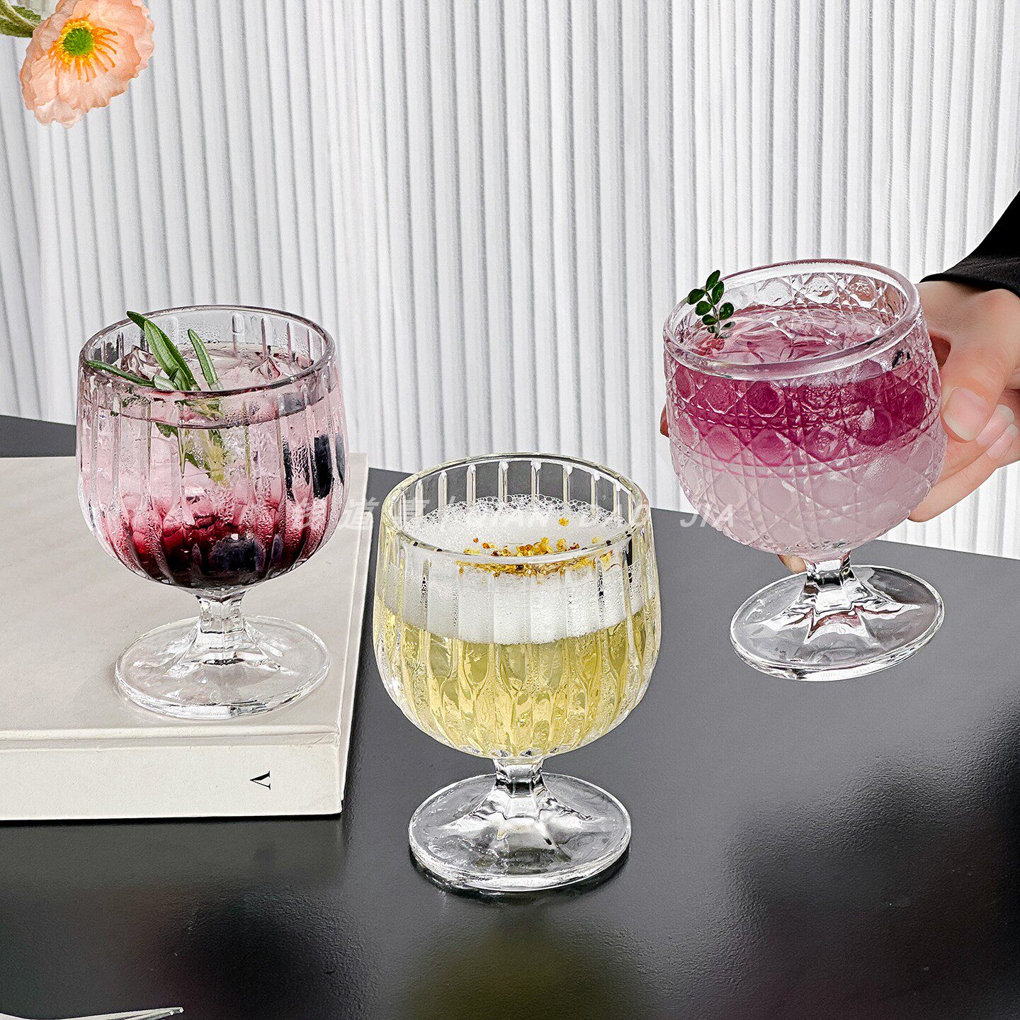 ins新款小众浮雕水晶玻璃杯法式高颜值高脚杯树皮白兰地鸡尾酒杯