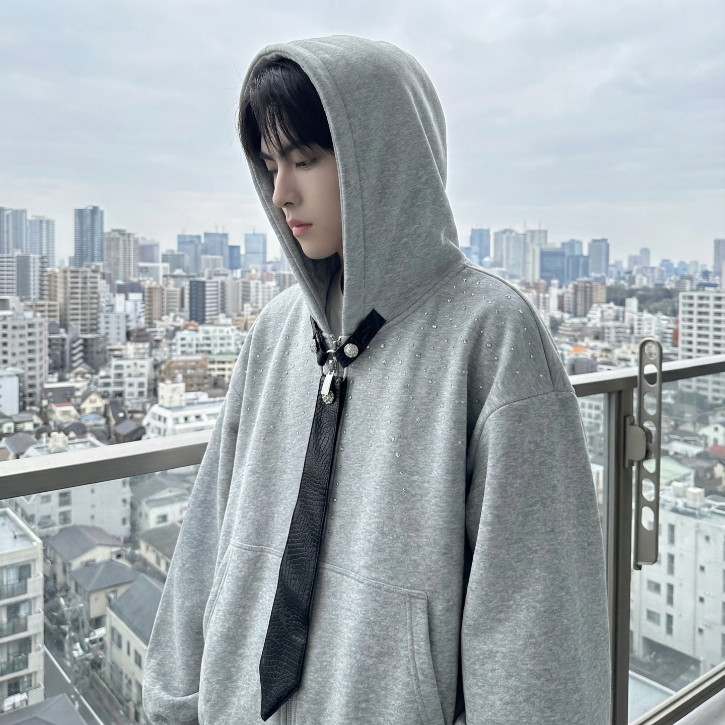 现货烫钻可拆卸领带设计连帽卫衣重磅细闪宽松慵懒外套W2056-P89，女装短外套，星座1017