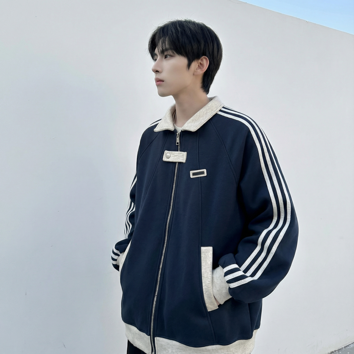 现货2026三条杠翻领夹克男宽松休闲运动外套现货R238-P68，男装夹克，星座1017