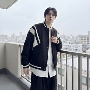 现货撞色美式复古夹克棒球服流行外套W0023-P88控118加绒P100,浅蓝色牛仔裤搭配黑白格子上衣男图片