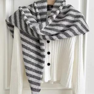 韩款混纺围脖原单洋气时尚针织条纹三角围巾百搭保暖女小领巾软糯