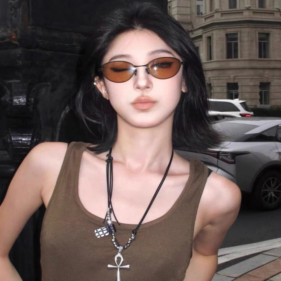 复古欧美金属老钱风墨镜女透明灰色高级感方圆脸显瘦猫眼太阳镜潮