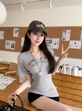 2026 women clothes字母印花修身V领t恤女夏季新款设计感短袖正肩