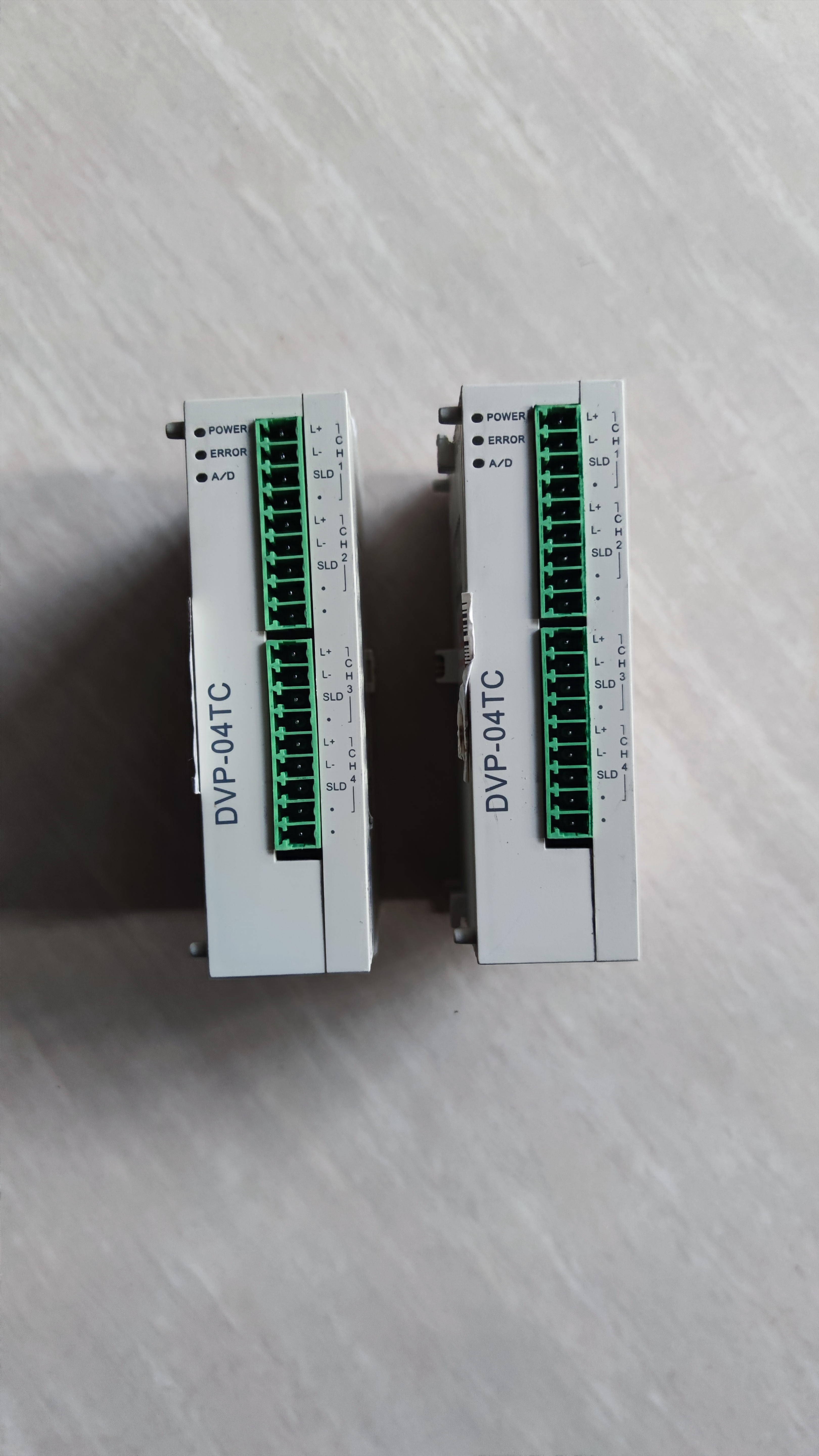 台达PLC扩展DVP04TC-S成色实物图 功能正常