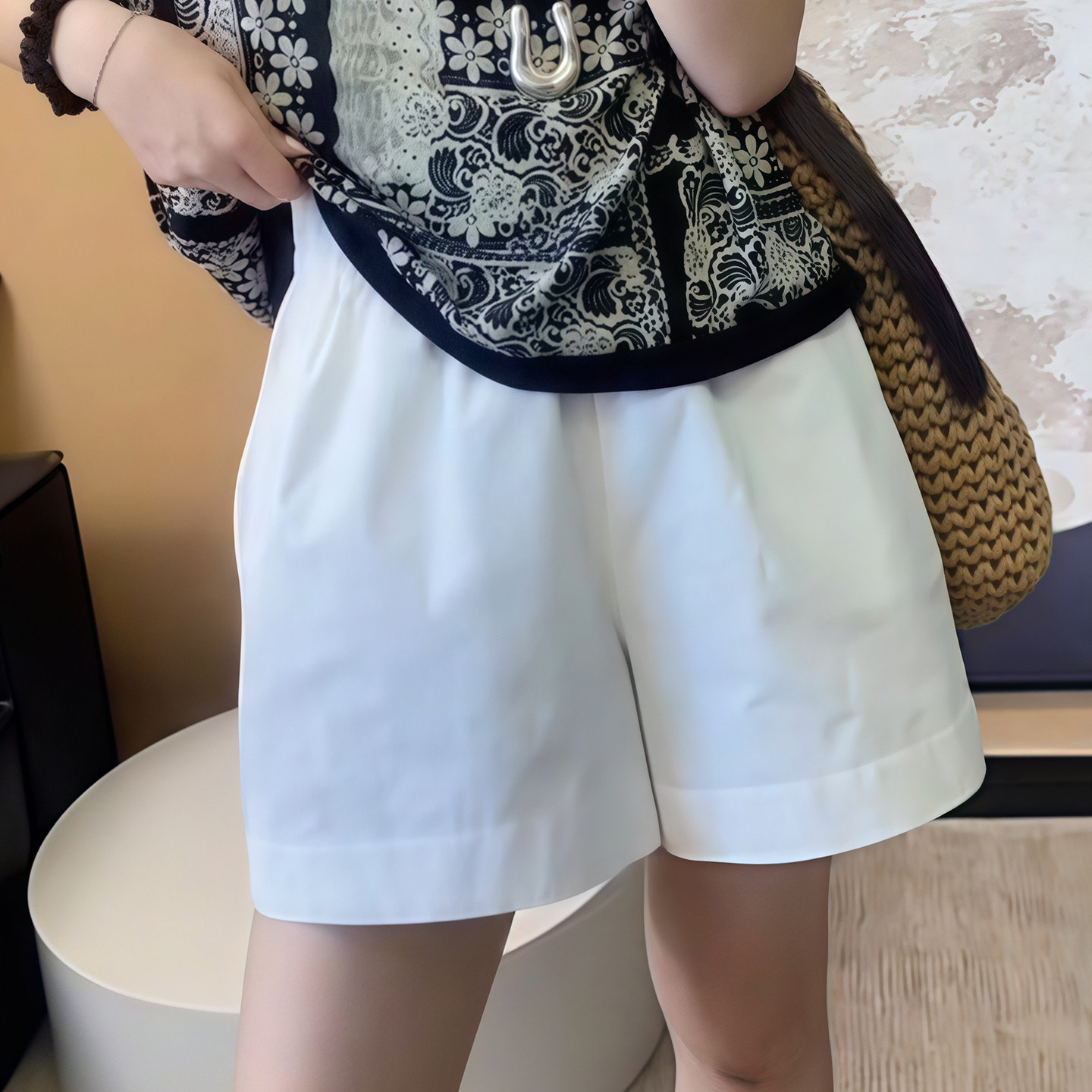 休闲短裤女外穿2026夏季新款爆款白色宽松显瘦高腰松紧腰阔腿裤子 - 实物图