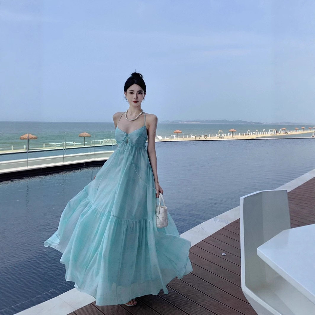 薄荷曼波海边度假氛围感沙滩裙设计感挂脖连衣裙仙女气质大摆裙子