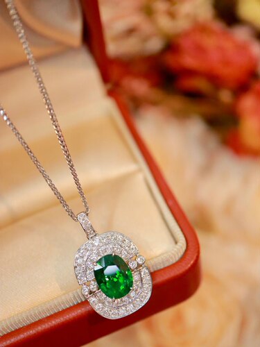 2.88克拉天然沙弗莱吊坠 沃塔尼绿 18k金满钻镶嵌 高雅贵气奢华
