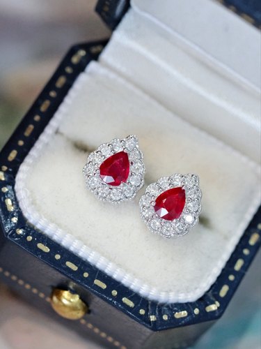 天然红宝石耳钉55分 18k金真钻镶嵌 水滴形 配GRC国际证书