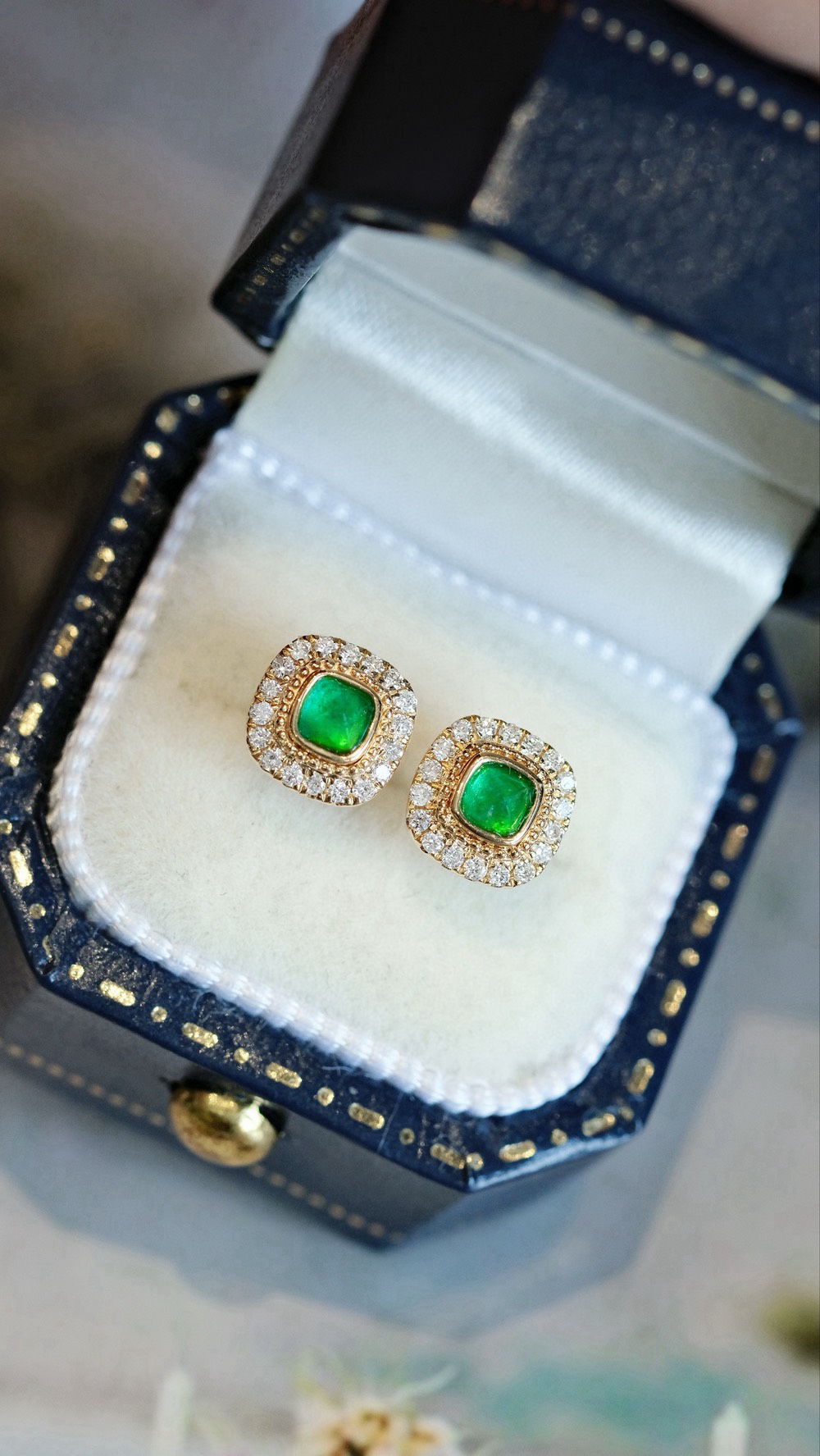 天然哥伦比亚祖母绿耳钉 18k金钻石镶嵌 GRC国际证书 精致优雅