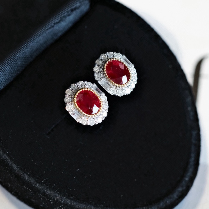 天然红宝石耳钉  红宝石0.8克拉 18k金镶嵌 配GRC国际证书