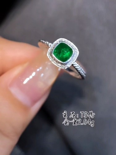 天然斯瓦特祖母绿戒指75分 18k金钻石镶嵌 配国际证书