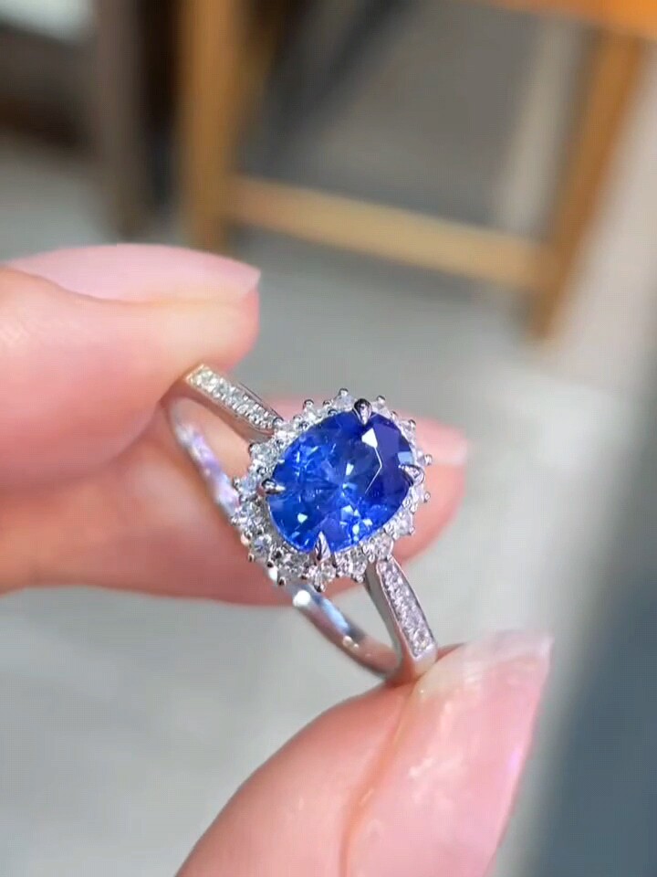 1克拉皇家蓝宝石戒指 18k金手饰