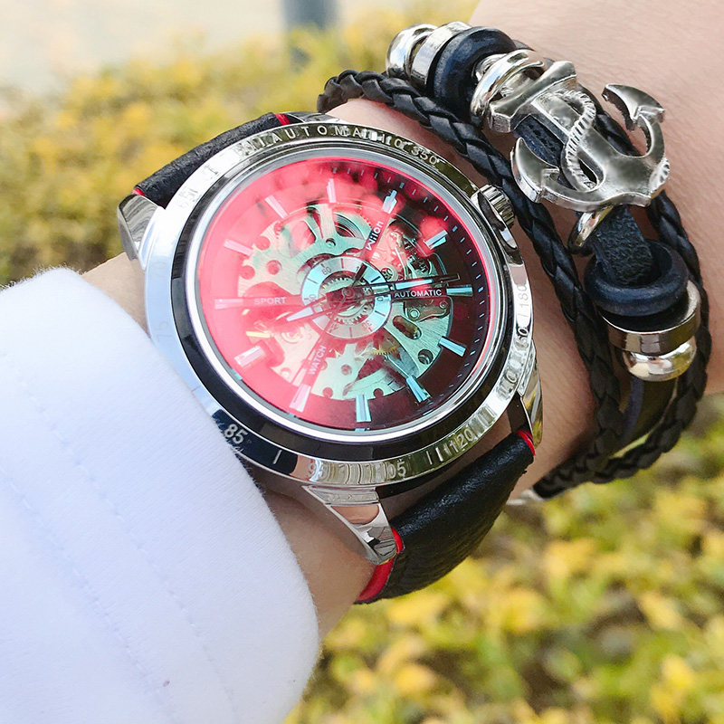 Черный и красный с серебряным корпусом черный круг серебряная игла красный свет