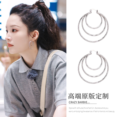 花儿与少年李沁同款素圈叠戴耳环