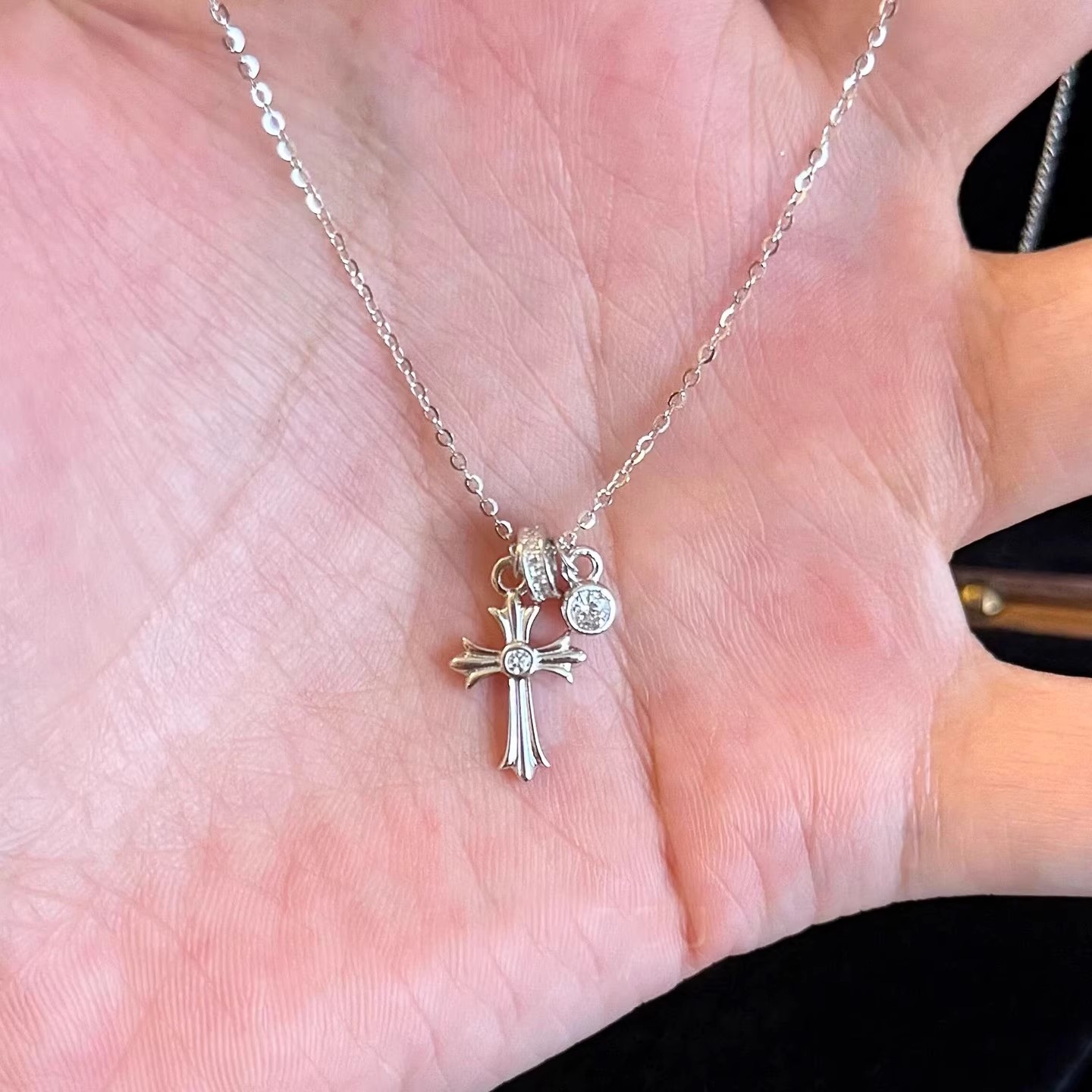 闪钻跑环十字架吊坠项链