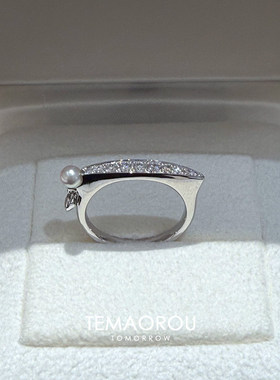 爆闪满钻银色平衡木仿珍珠尾戒