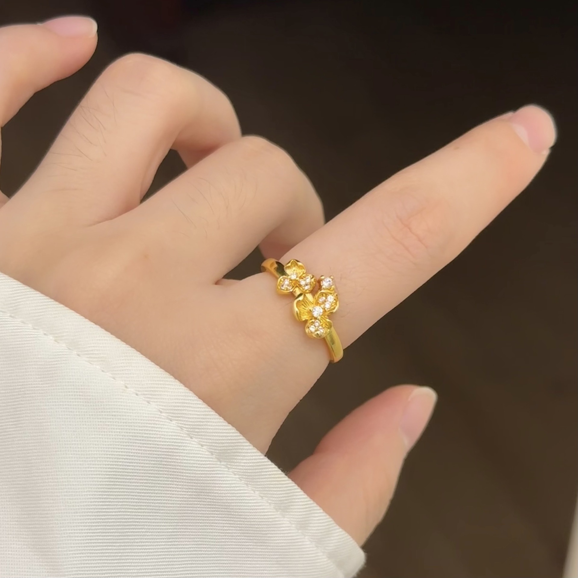 新款强保色沙金镶钻鸢尾花手链戒指甜美百搭新中式可调节戒指环女