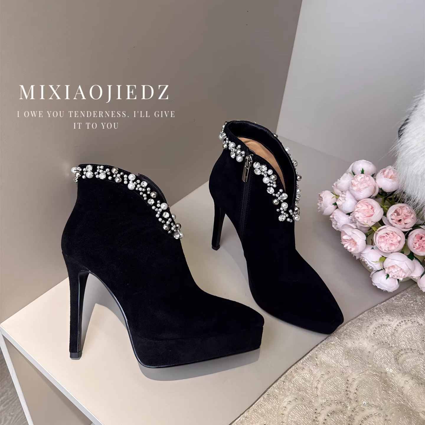 轻奢重工2025新款气质高跟短靴尖头时装靴小个子不累脚防水台真皮