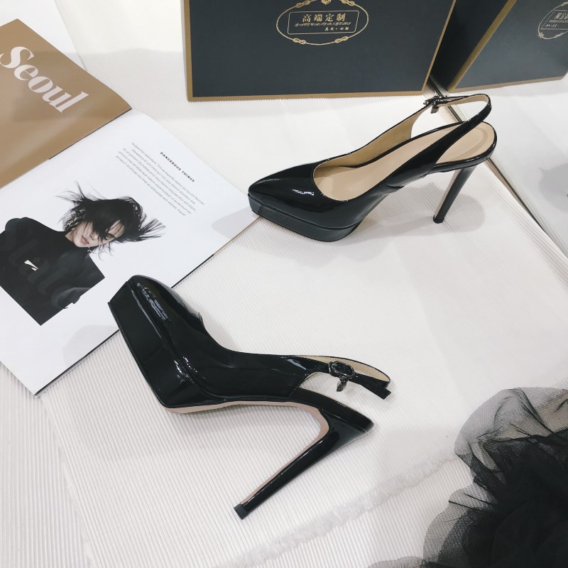 细高跟防水台裸色尖头后空凉鞋
