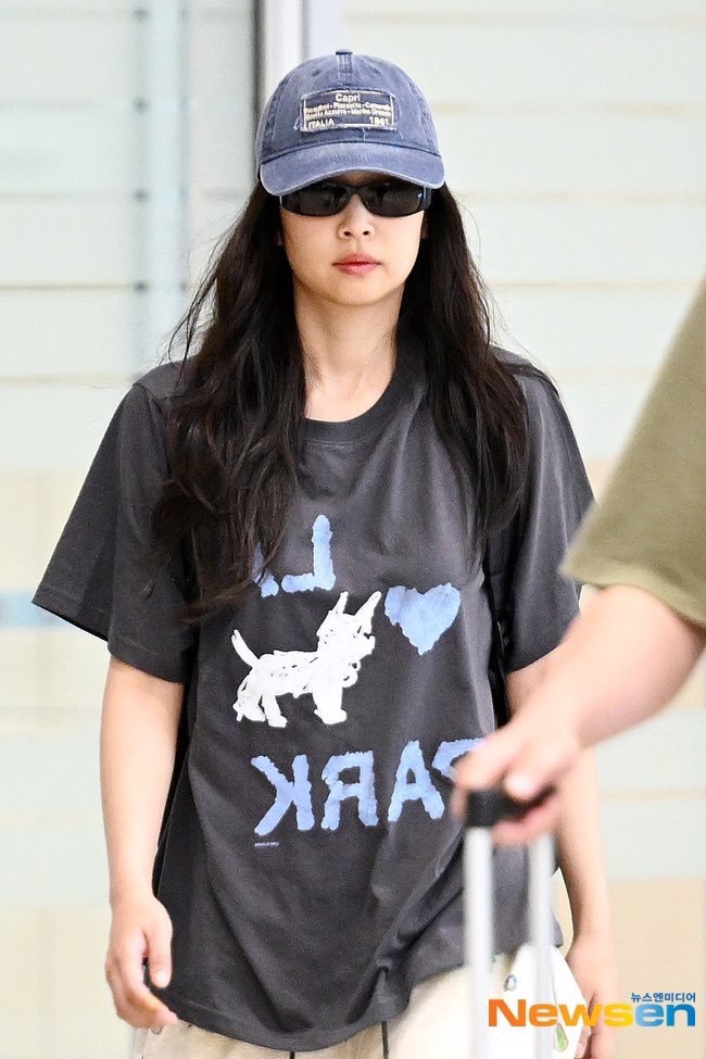 短袖jennie常规棉套头T恤