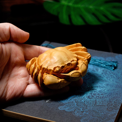 螃蟹手把玩件八方来财黄杨木雕刻