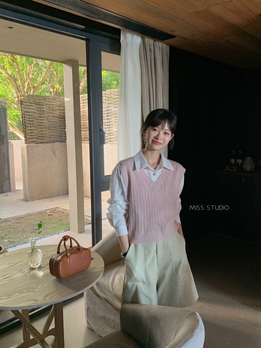2026春新款韩版V领针织马甲女设计感小众毛衣MISS密思家   A06642