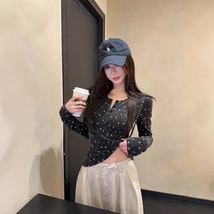 甜辣妹波点长袖t恤衫女2025秋冬新款圆领纽扣修身显瘦打底衫上衣