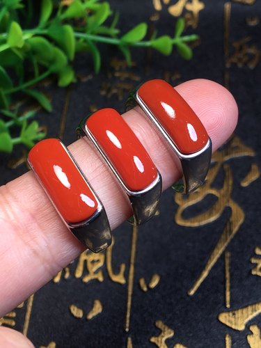 天然南红玛瑙马鞍九口宝石戒指