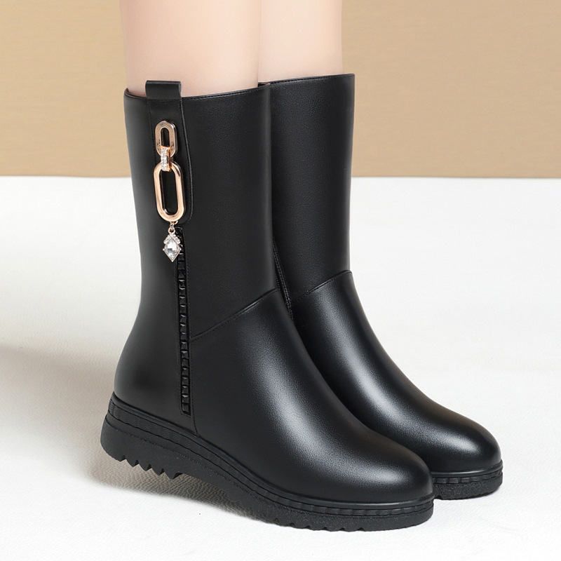 妈妈鞋子秋冬季棉鞋平跟加绒加厚软皮保暖中年中老年女士中筒靴子