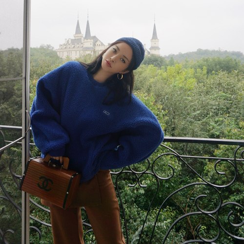 bettychow蔚蓝卷卷毛ins休闲卫衣