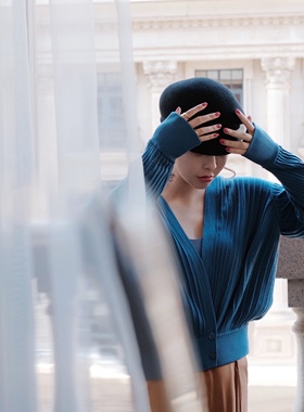 BettyChow 60支的Merino Wool 精细羊毛 18针工艺普鲁士蓝开衫