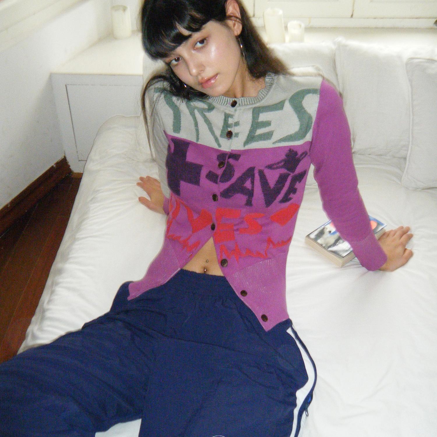 bettychow紫色涂鸦开衫