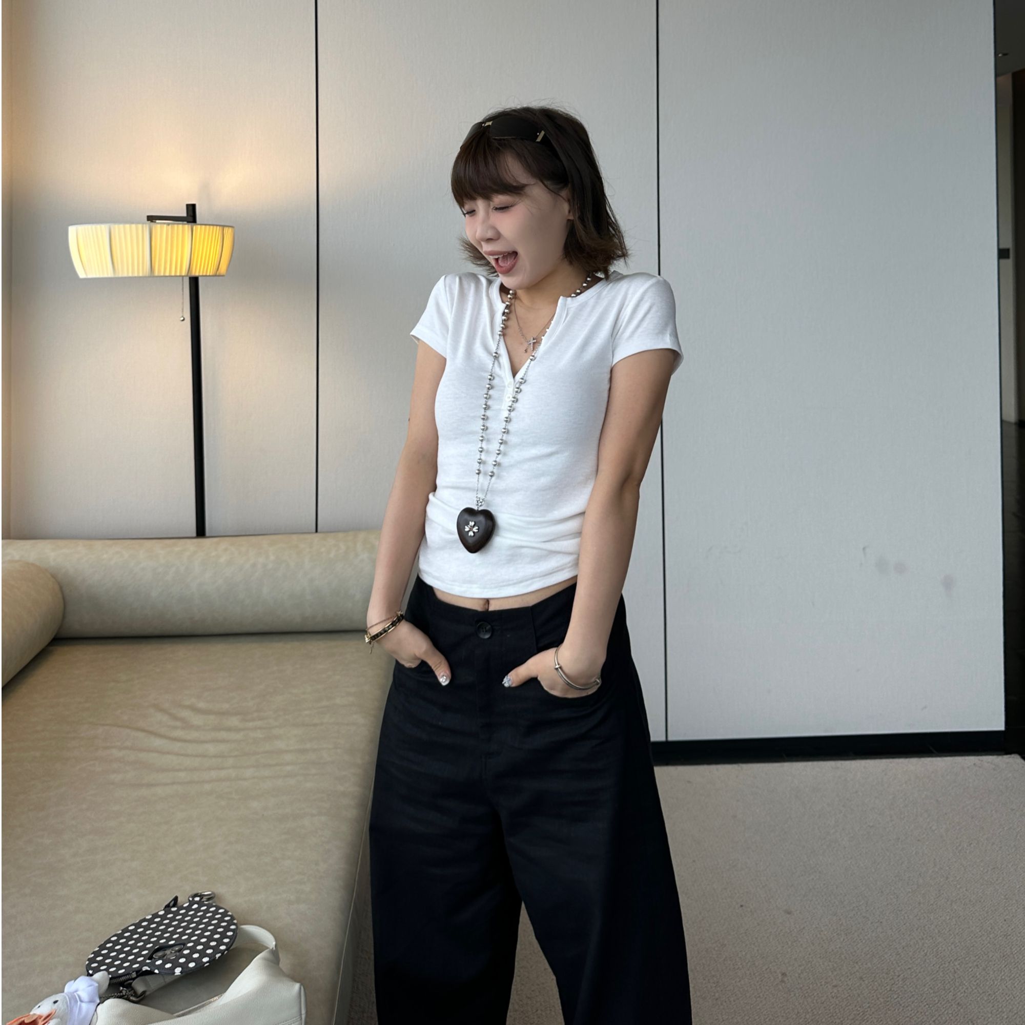 Our2时尚气质V领收腰显瘦正肩短袖上衣夏季新款收腰打底衫