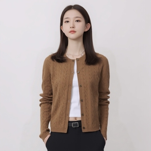 软糯亲肤481477 立体绞花圆领毛衣外套 韩系复古纽花开衫 女短款