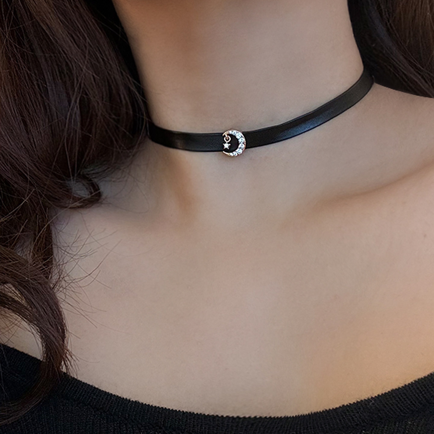 小众设计感月亮太阳镶钻黑色皮质choker颈链女项圈锁骨链chocker