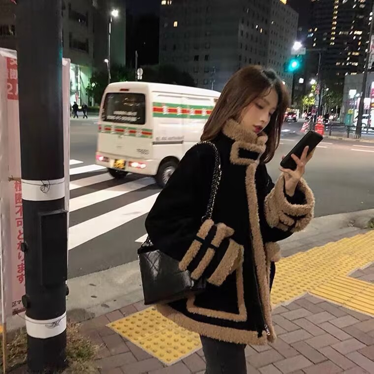 2024年皮毛一体毛绒加厚上衣秋冬韩版宽松短款羊羔毛加厚外套女