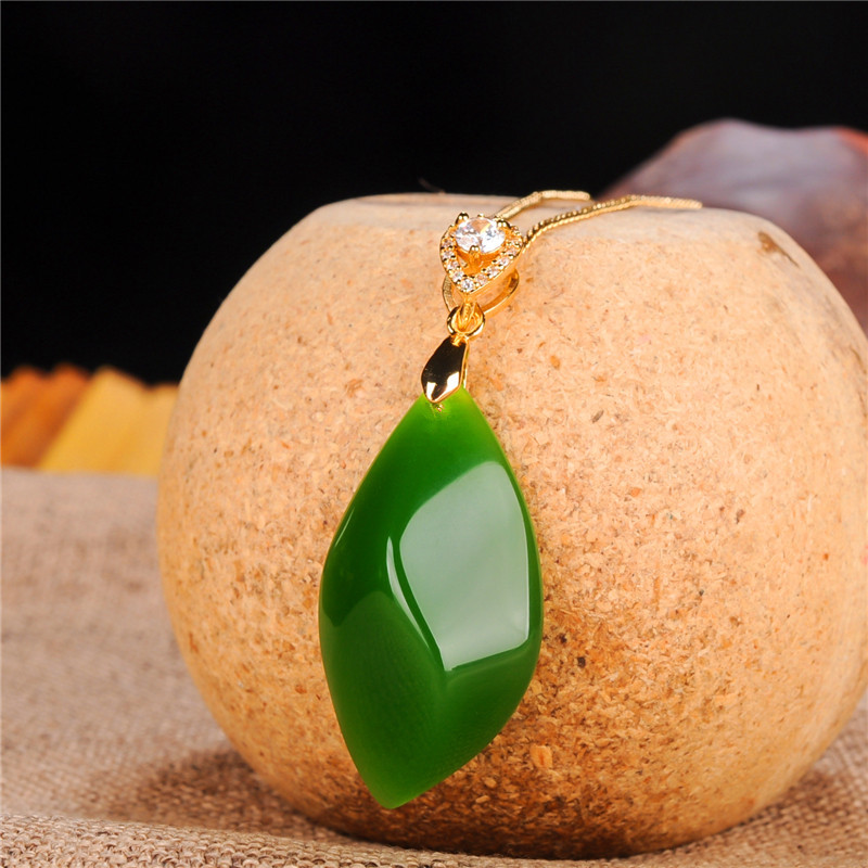菠菜绿碧玉吊坠925银镶嵌随形原石项坠女款精美饰品挂件 送项链